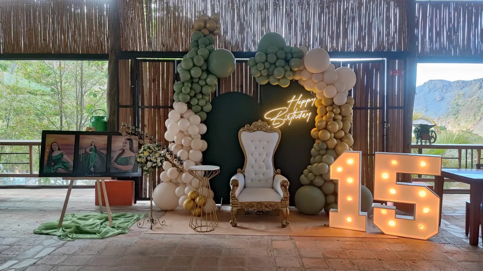 Decoración de quince años en el salón de Mawá