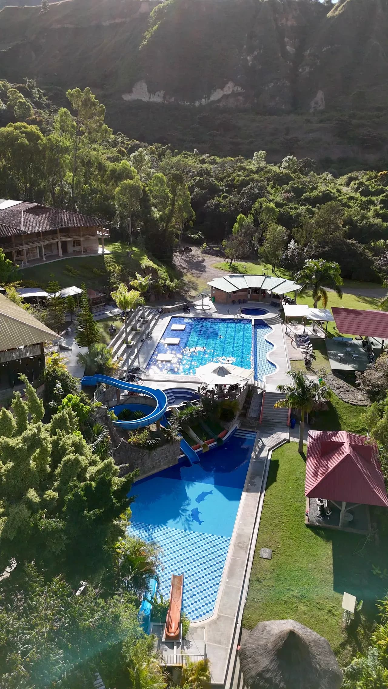 Piscina y toboganes de Mawá