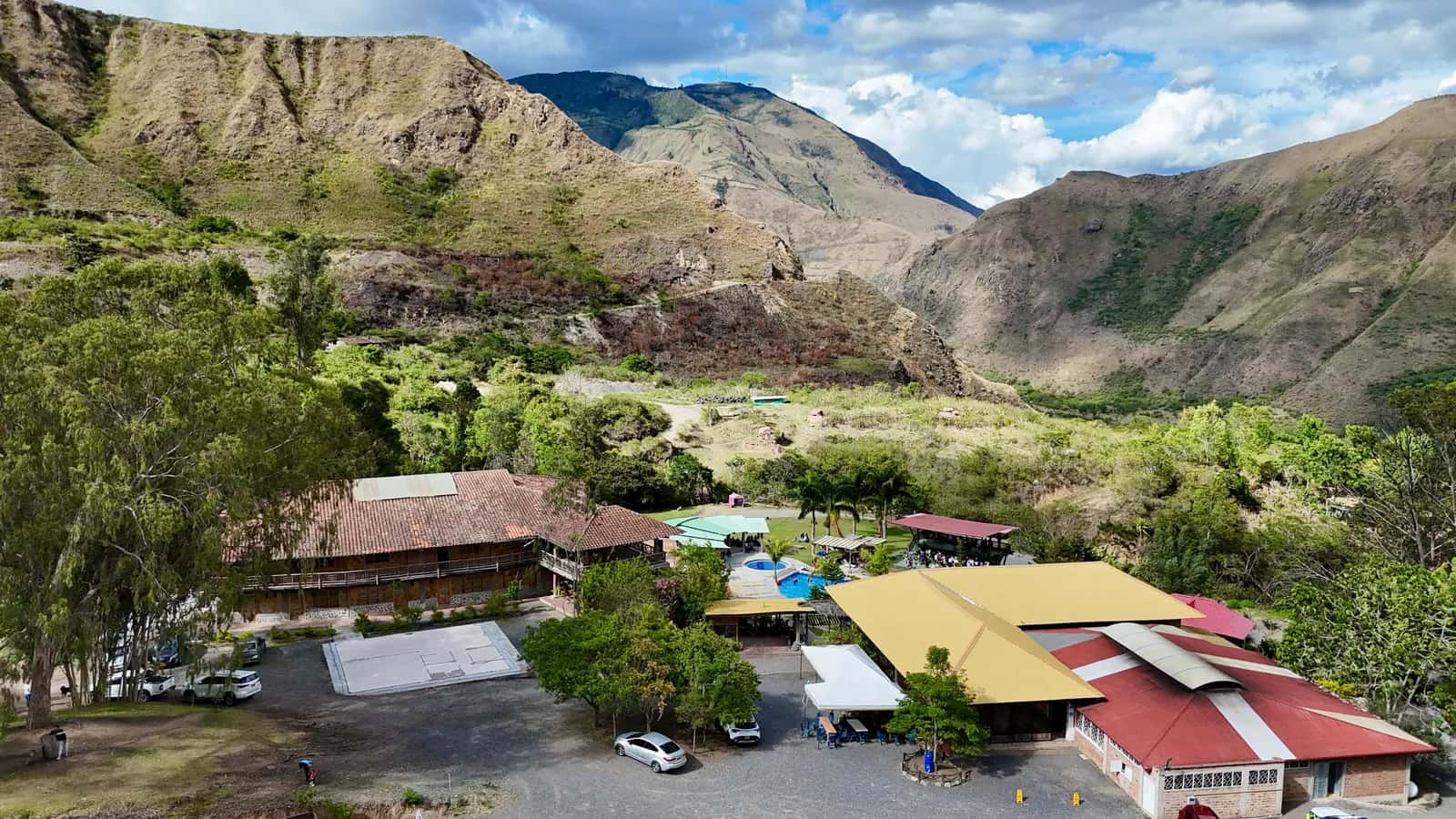 Panorámica de Mawá y las montañas