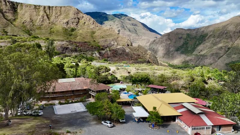 Panorámica de Mawá y las montañas